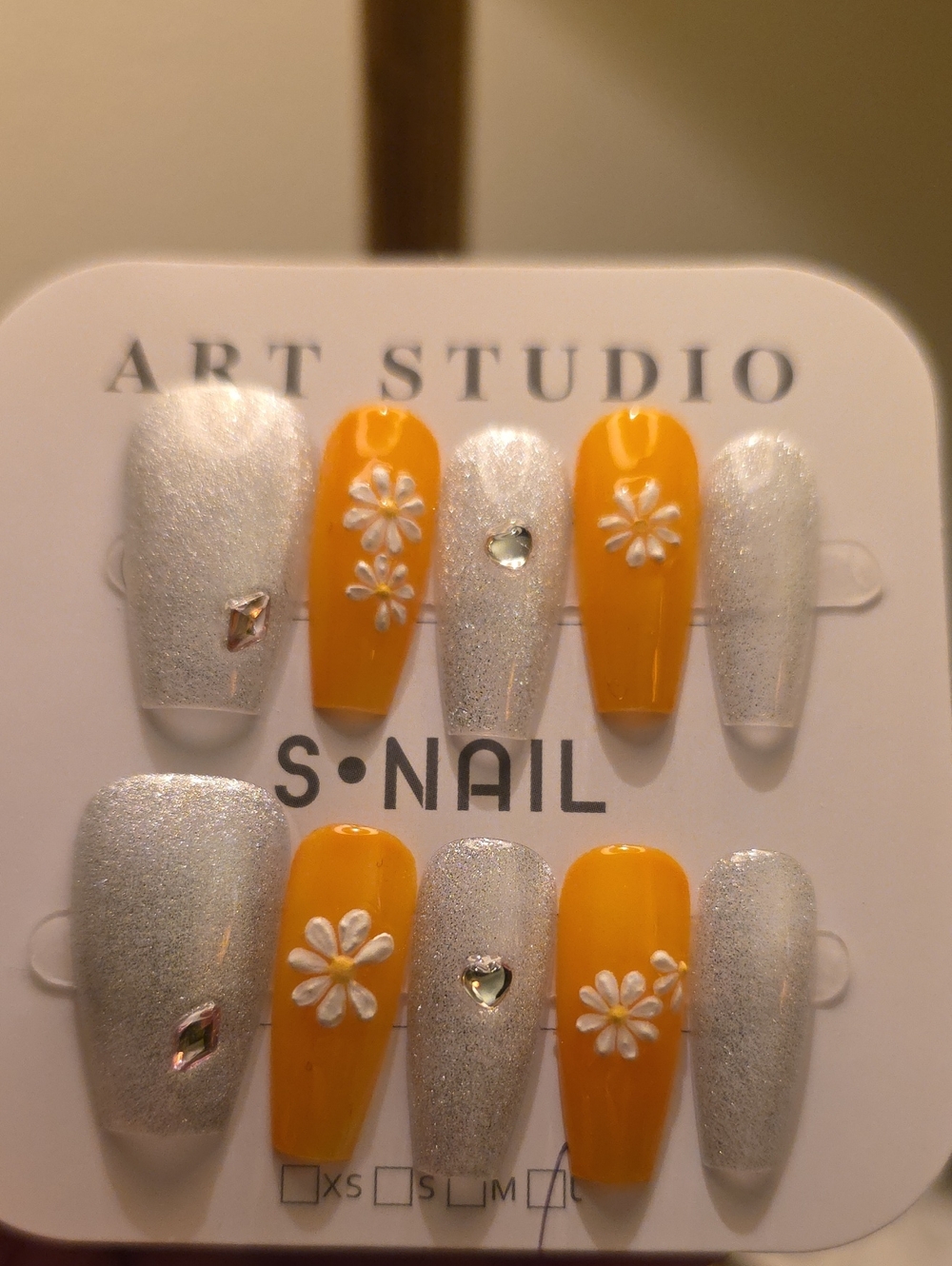 Yellow & Silver Daisy Press-On Nail Set Size Large